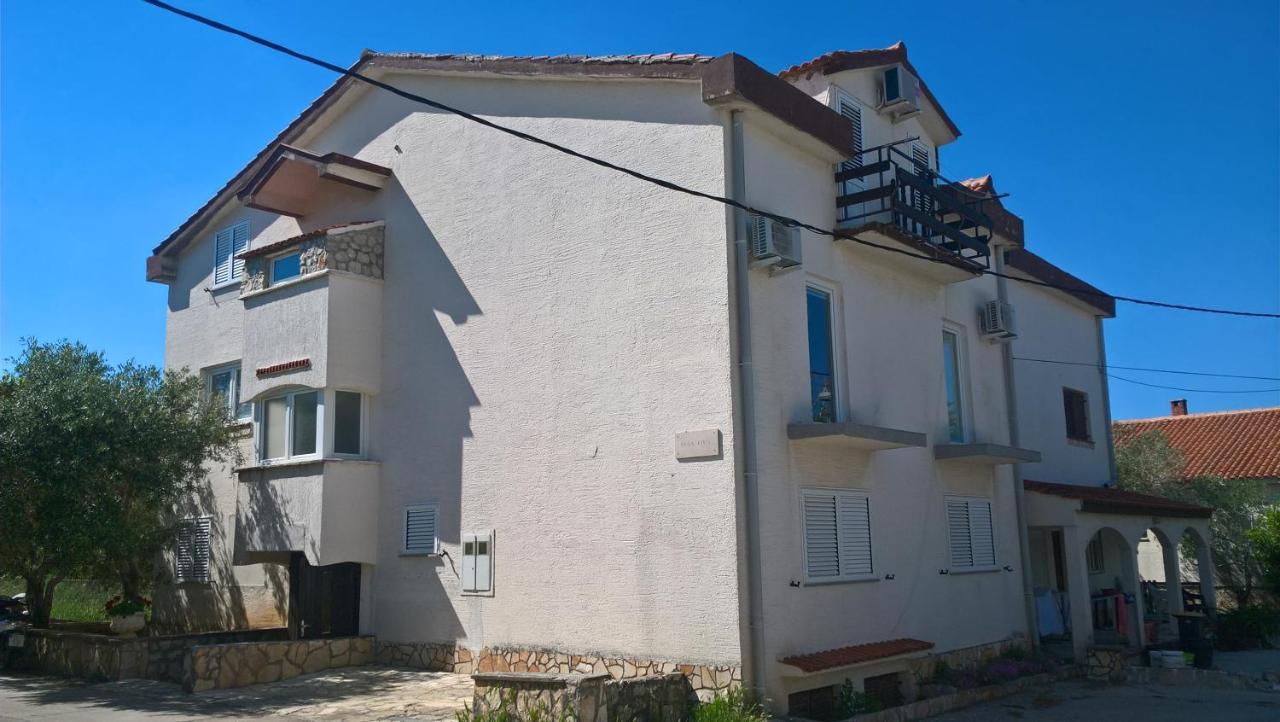 Apartmani "Lorenzo" 诺瓦利娅 外观 照片