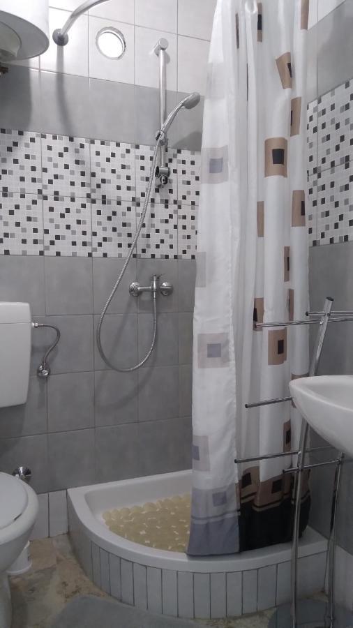 Apartmani "Lorenzo" 诺瓦利娅 外观 照片